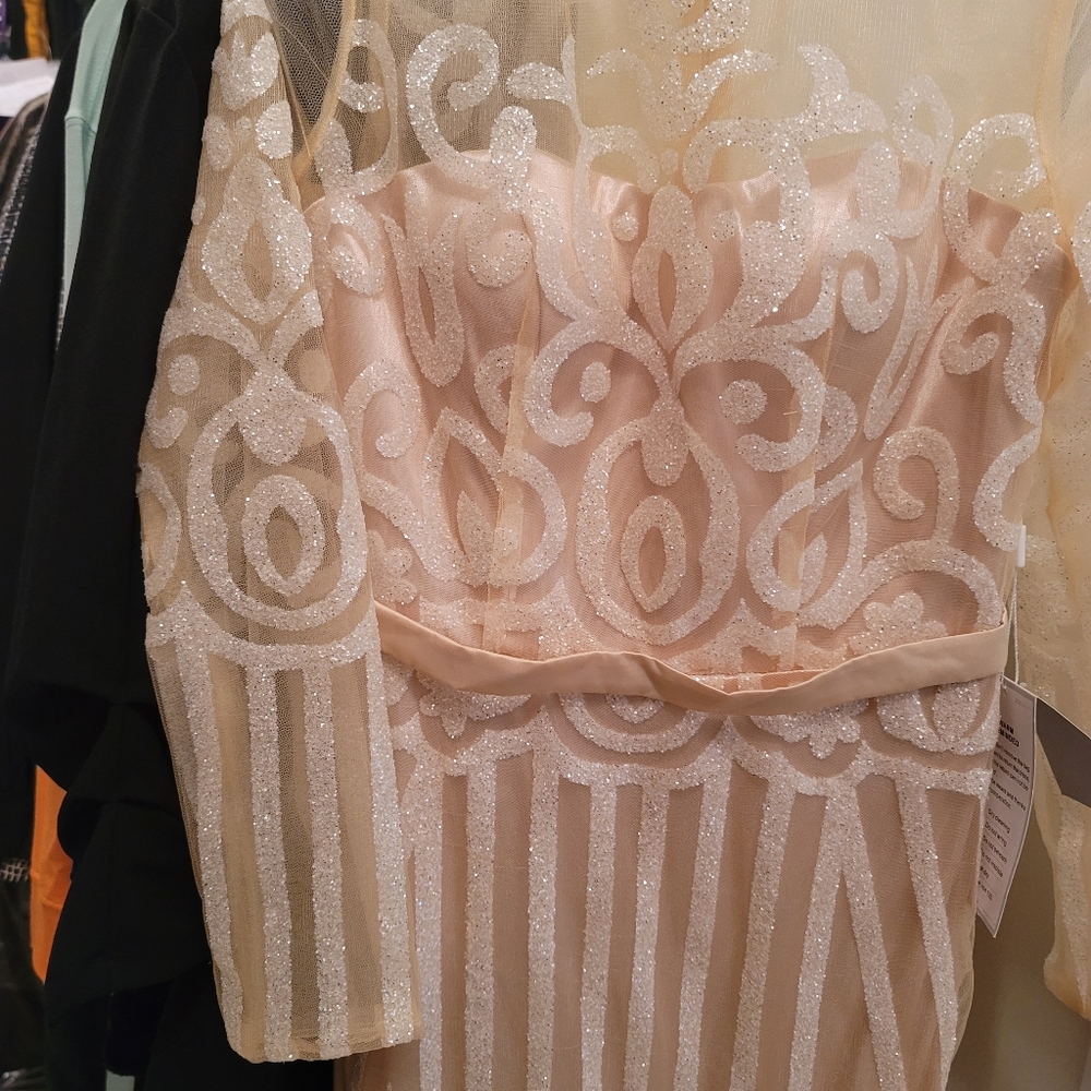 Gown - Picture 3 of 10